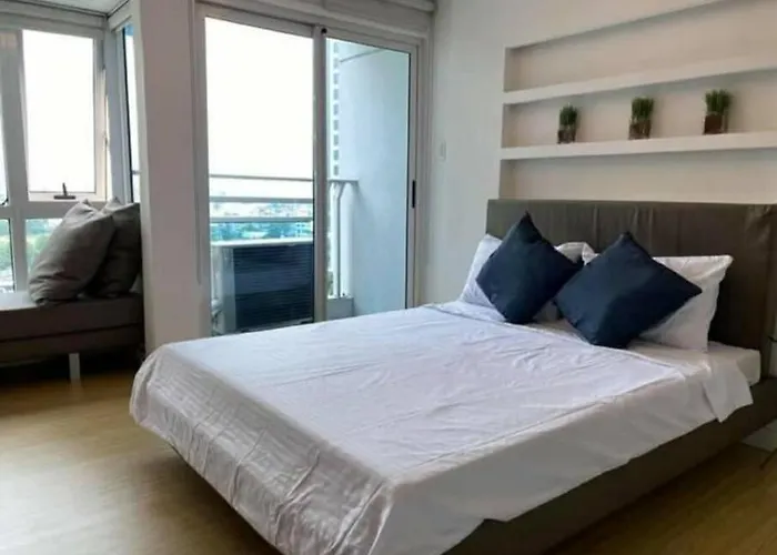 A2j Luxury 1br Bgc Balcony Near Burgoscircle Apartment