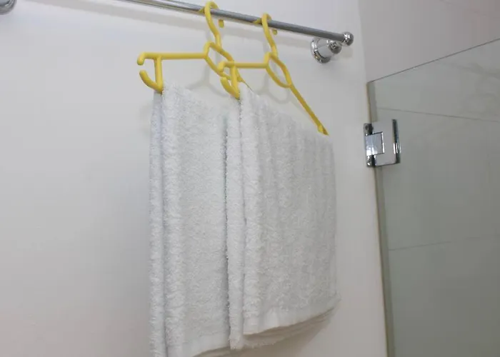 A2j Luxury 1br Bgc Balcony Near Burgoscircle Apartment