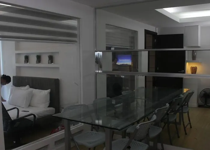 A2j Luxury 1br Bgc Balcony Near Burgoscircle Apartment *