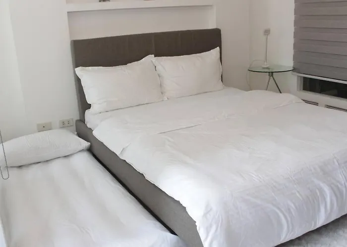 A2j Luxury 1br Bgc Balcony Near Burgoscircle Apartment