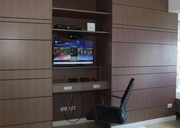 A2j Luxury 1br Bgc Balcony Near Burgoscircle Apartment
