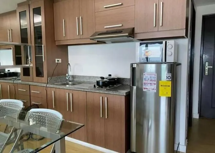 A2j Luxury 1br Bgc Balcony Near Burgoscircle * Manila