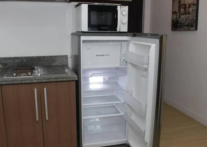 A2j Luxury 1br Bgc Balcony Near Burgoscircle Manila