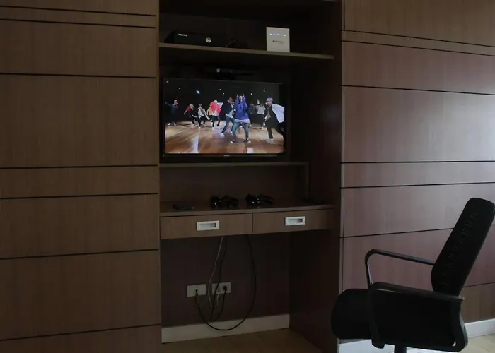 A2j Luxury 1br Bgc Balcony Near Burgoscircle *