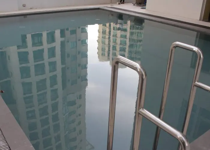 A2j Luxury 1br Bgc Balcony Near Burgoscircle