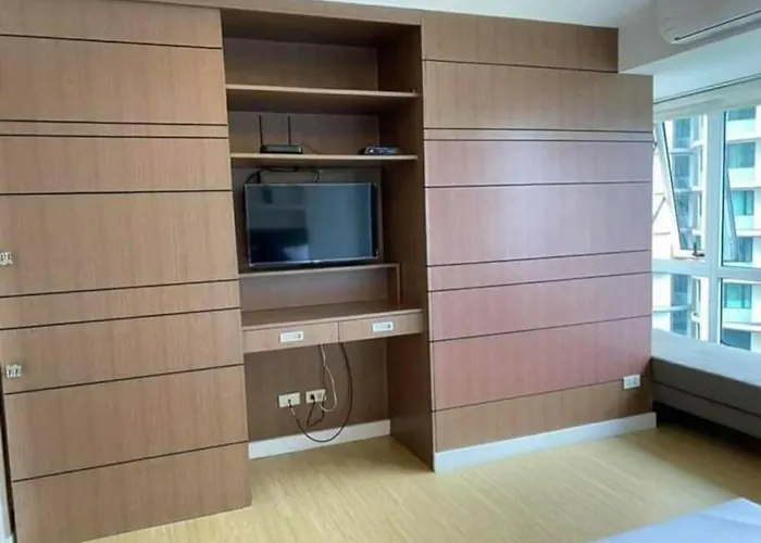 A2j Luxury 1br Bgc Balcony Near Burgoscircle Apartment