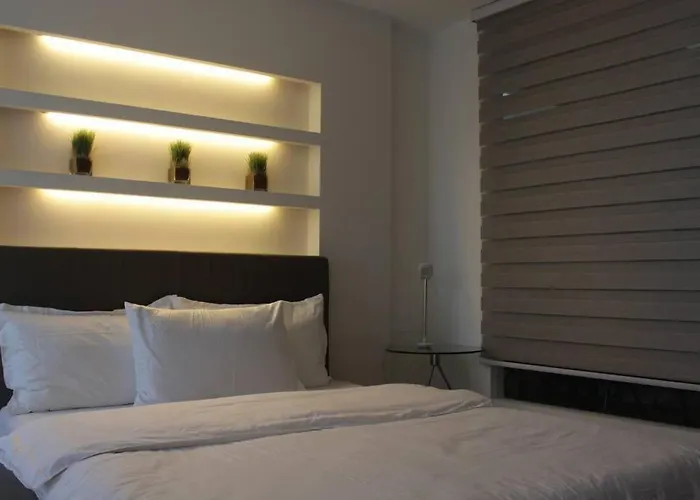 A2j Luxury 1br Bgc Balcony Near Burgoscircle Apartment *