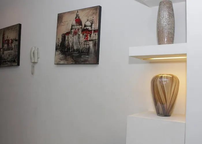 A2j Luxury 1br Bgc Balcony Near Burgoscircle Apartment *