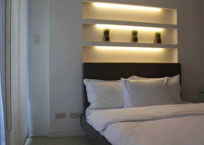 A2j Luxury 1br Bgc Balcony Near Burgoscircle Apartment