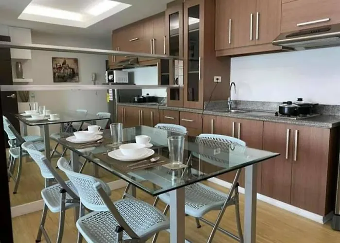 A2j Luxury 1br Bgc Balcony Near Burgoscircle